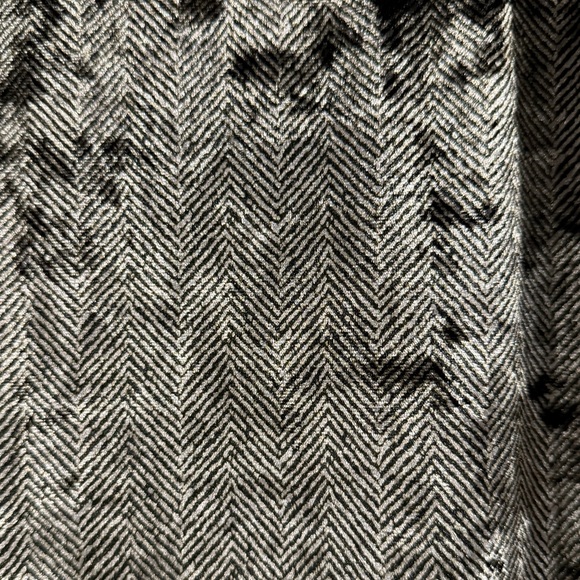 🥳 5 for $25 sale! #5for$25Lovely and hip velvet Cassie skirtExcellent condition. - Picture 4 of 5